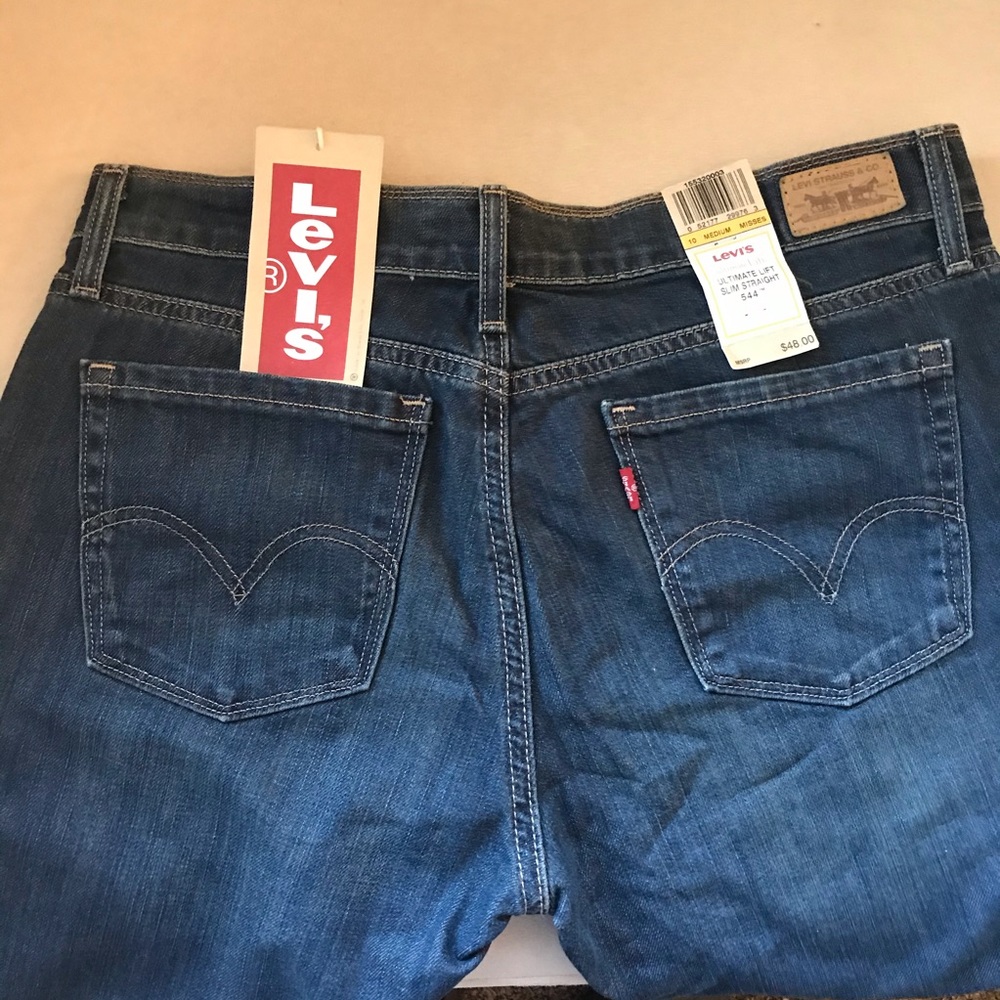 Levi Ultimate Lift Slim Straight Jeans.  10 Medium